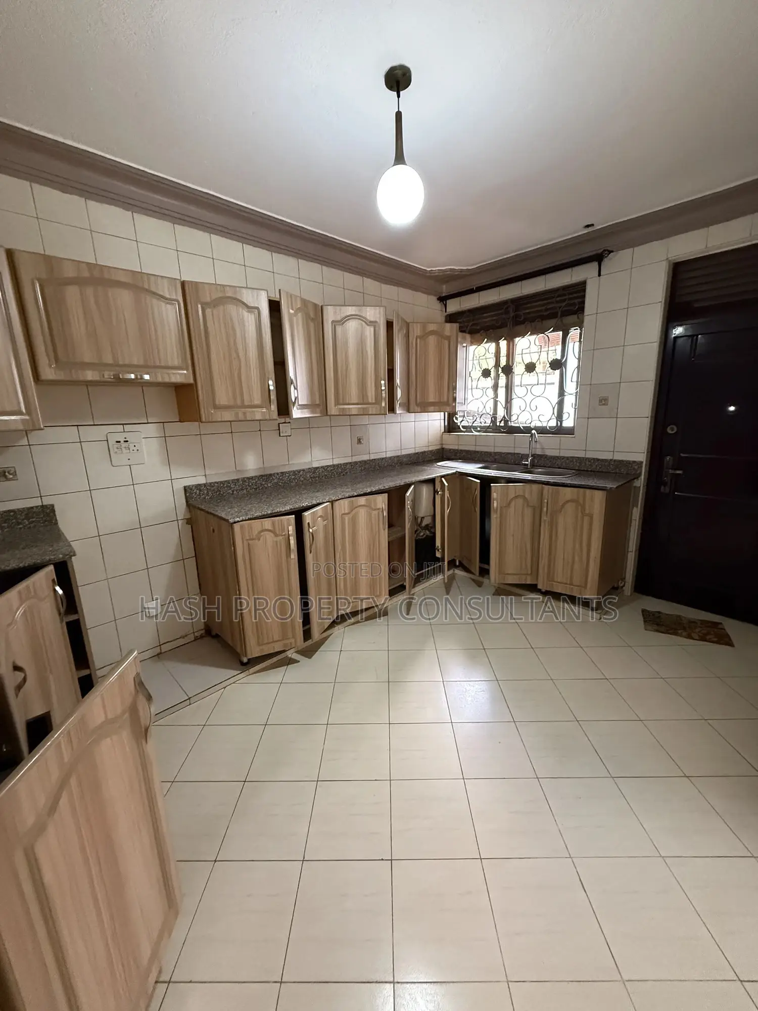 3bdrm Townhouse / Terrace in Muyenga, Central Division for rent