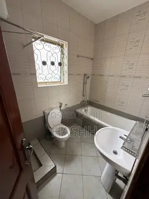 3bdrm Townhouse / Terrace in Muyenga, Central Division for rent