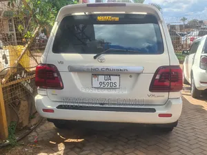 Toyota Land Cruiser 2007 White