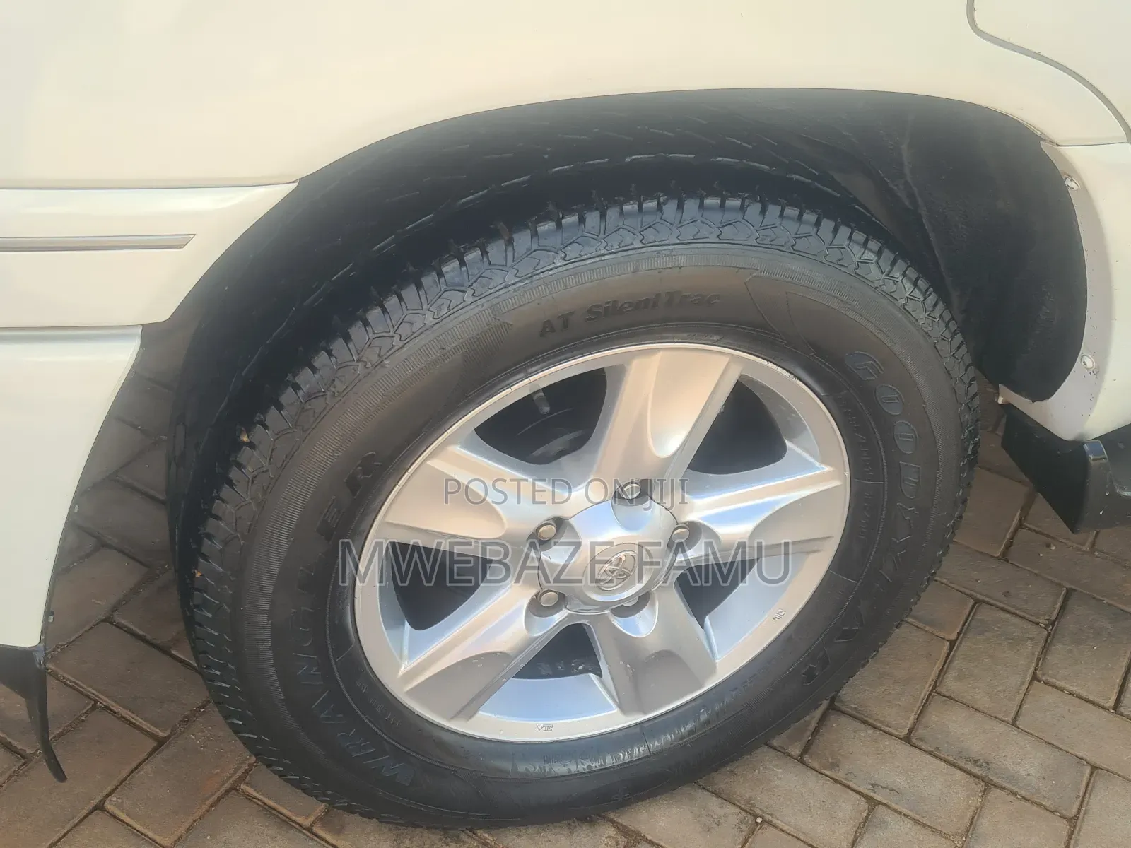 Toyota Land Cruiser 2007 White