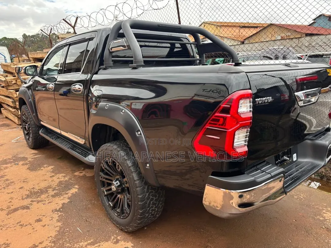 Toyota Hilux Revo Double Cab Deisel 2.4 AWD 2021 Black