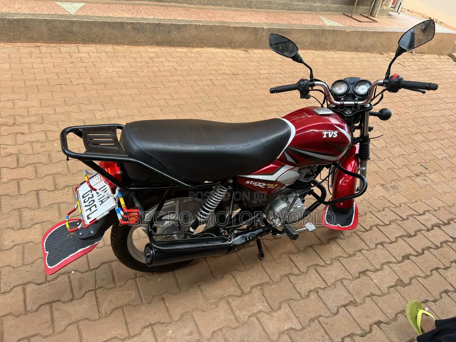 TVS HLX 125 2025 Red