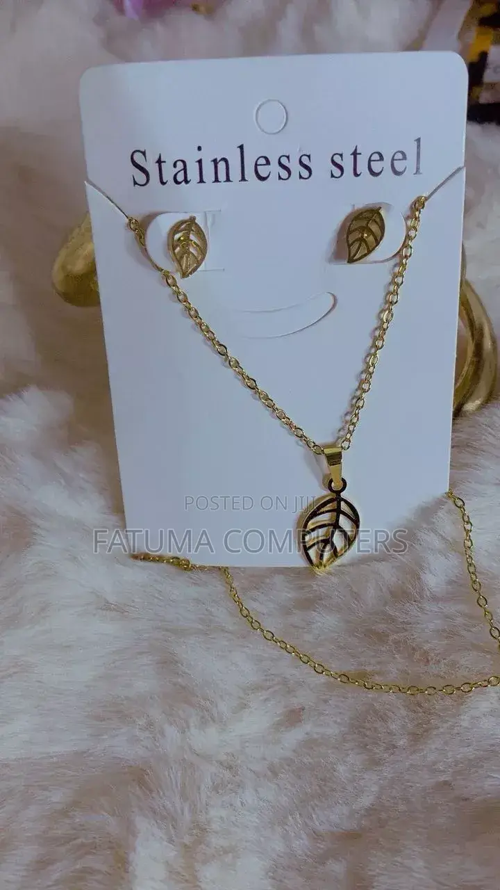 Necklaces in Gold