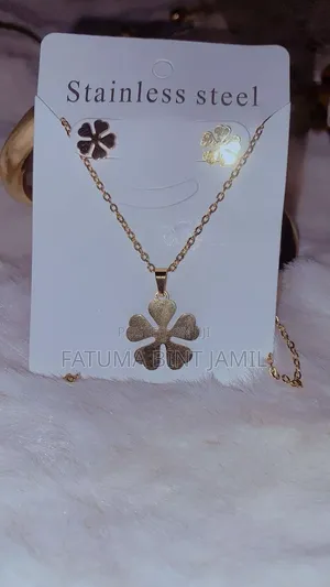 Necklaces in Gold