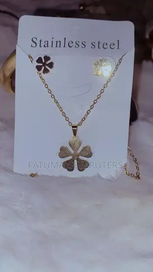 Necklaces in Gold
