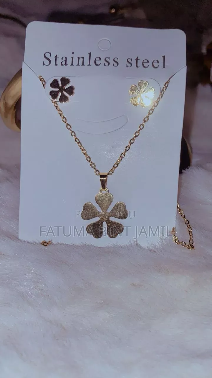 Necklaces in Gold