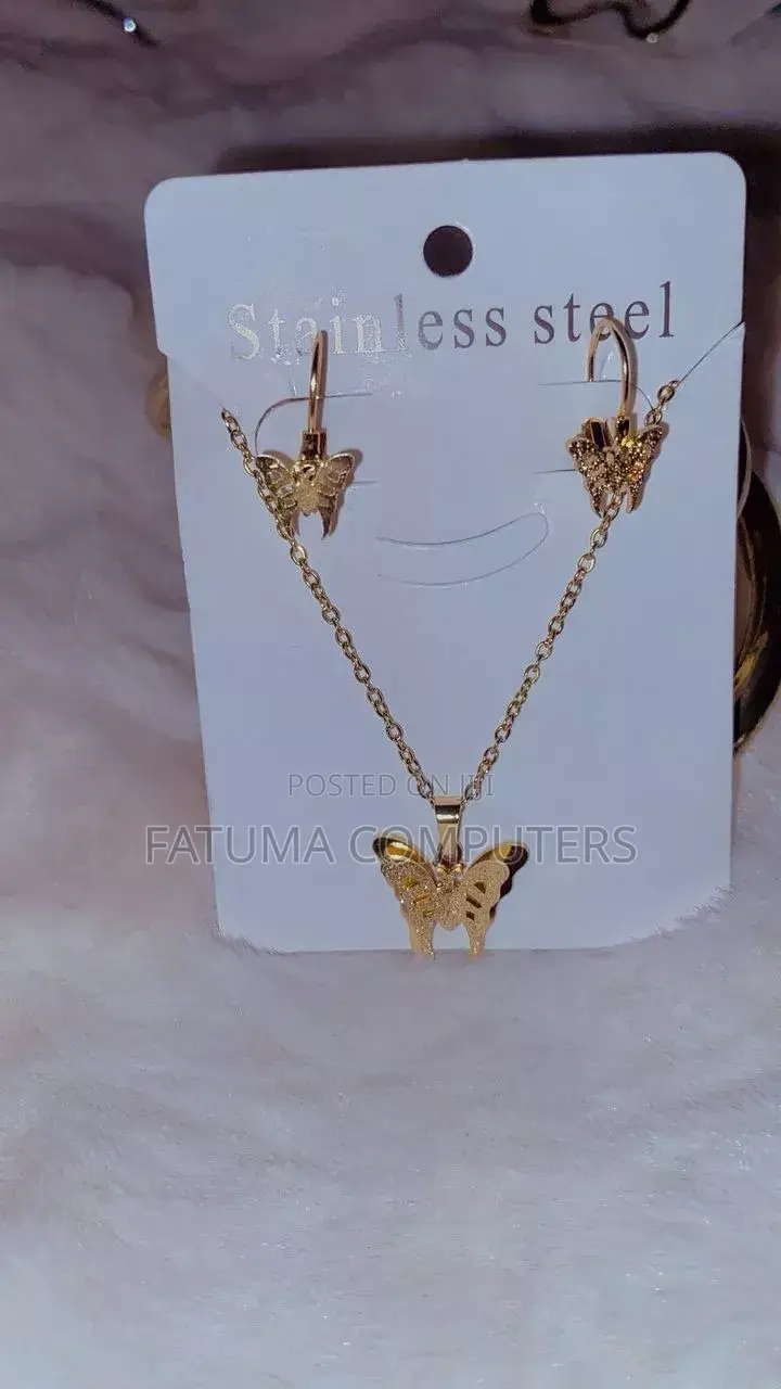 Necklaces in Gold