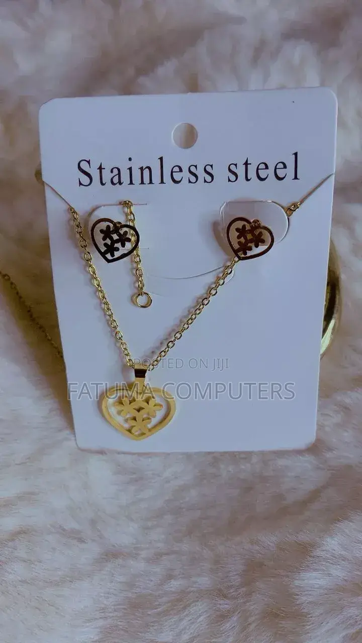 Necklaces in Gold