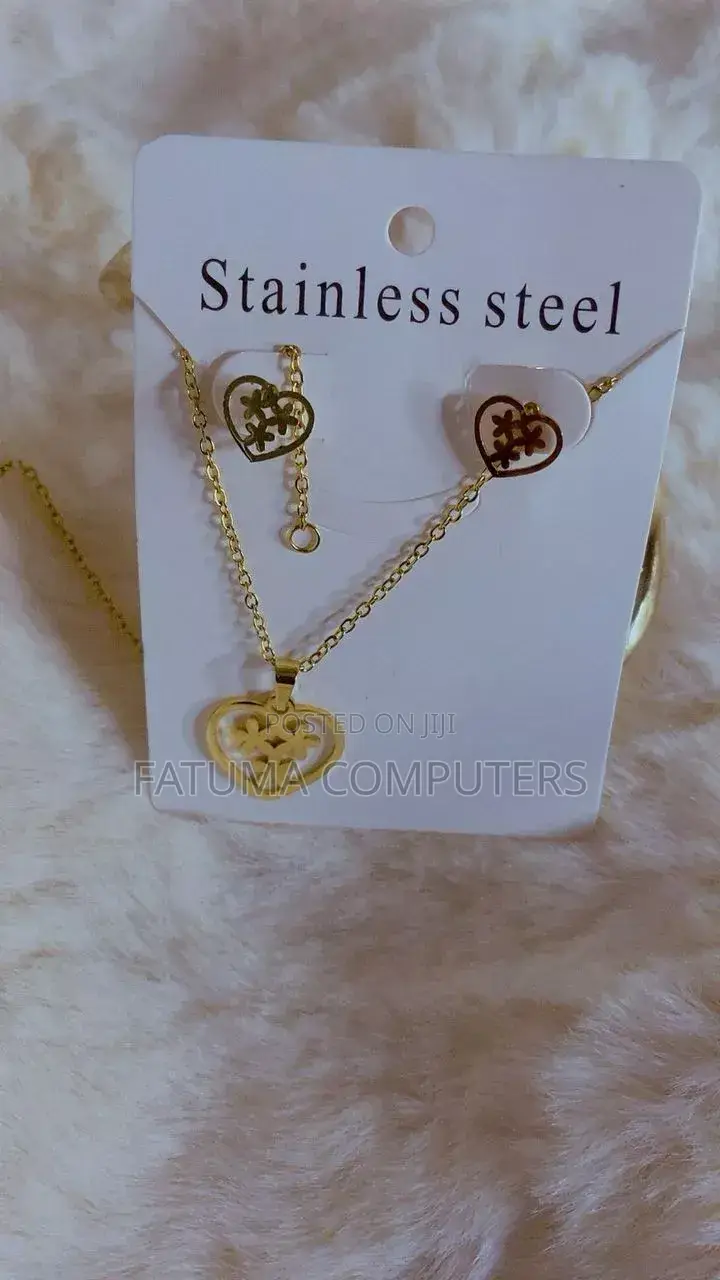 Necklaces in Gold