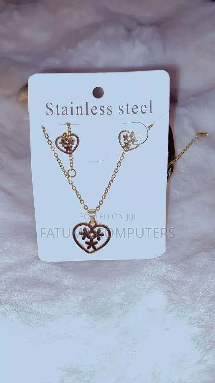 Necklaces in Gold