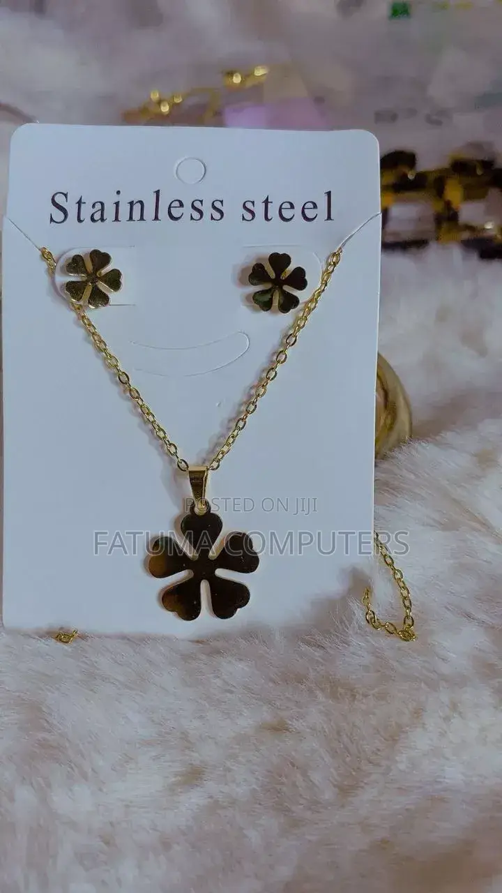 Necklaces in Gold