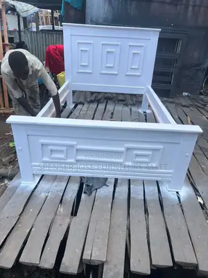 Bed 4by6 White in Hardwood Materials