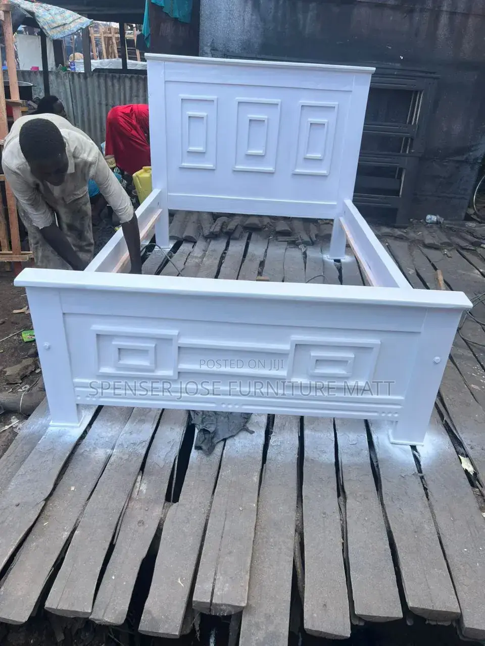 Bed 4by6 White in Hardwood Materials