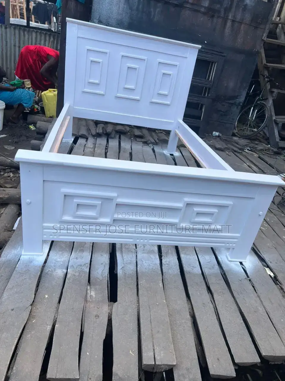 Bed 4by6 White in Hardwood Materials