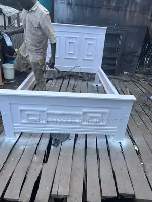 Bed 4by6 White in Hardwood Materials