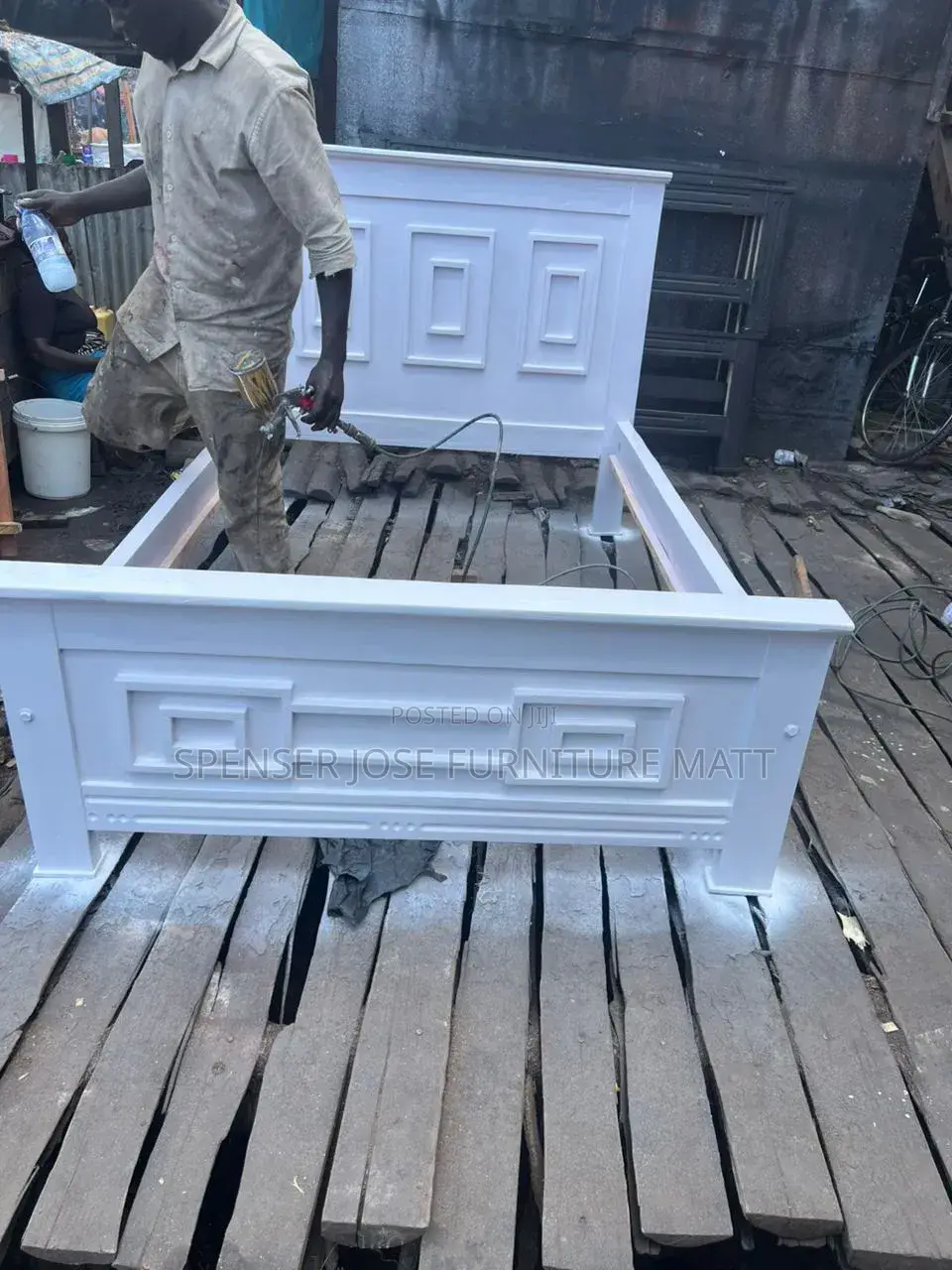 Bed 4by6 White in Hardwood Materials