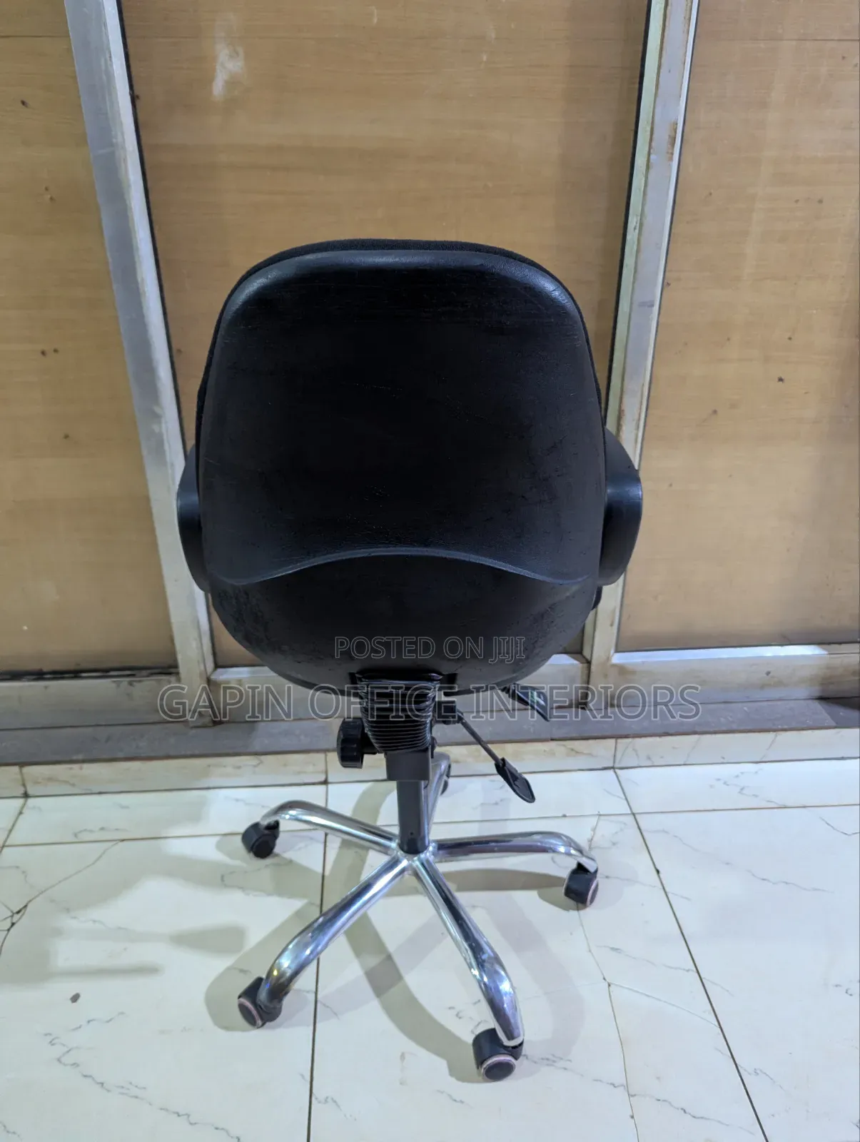 Second Hand Secretarial Office Chair With Adjustable Height and Back
