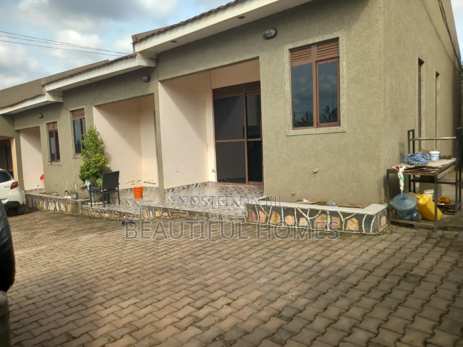 Furnished 2bdrm Apartment in Kira for sale