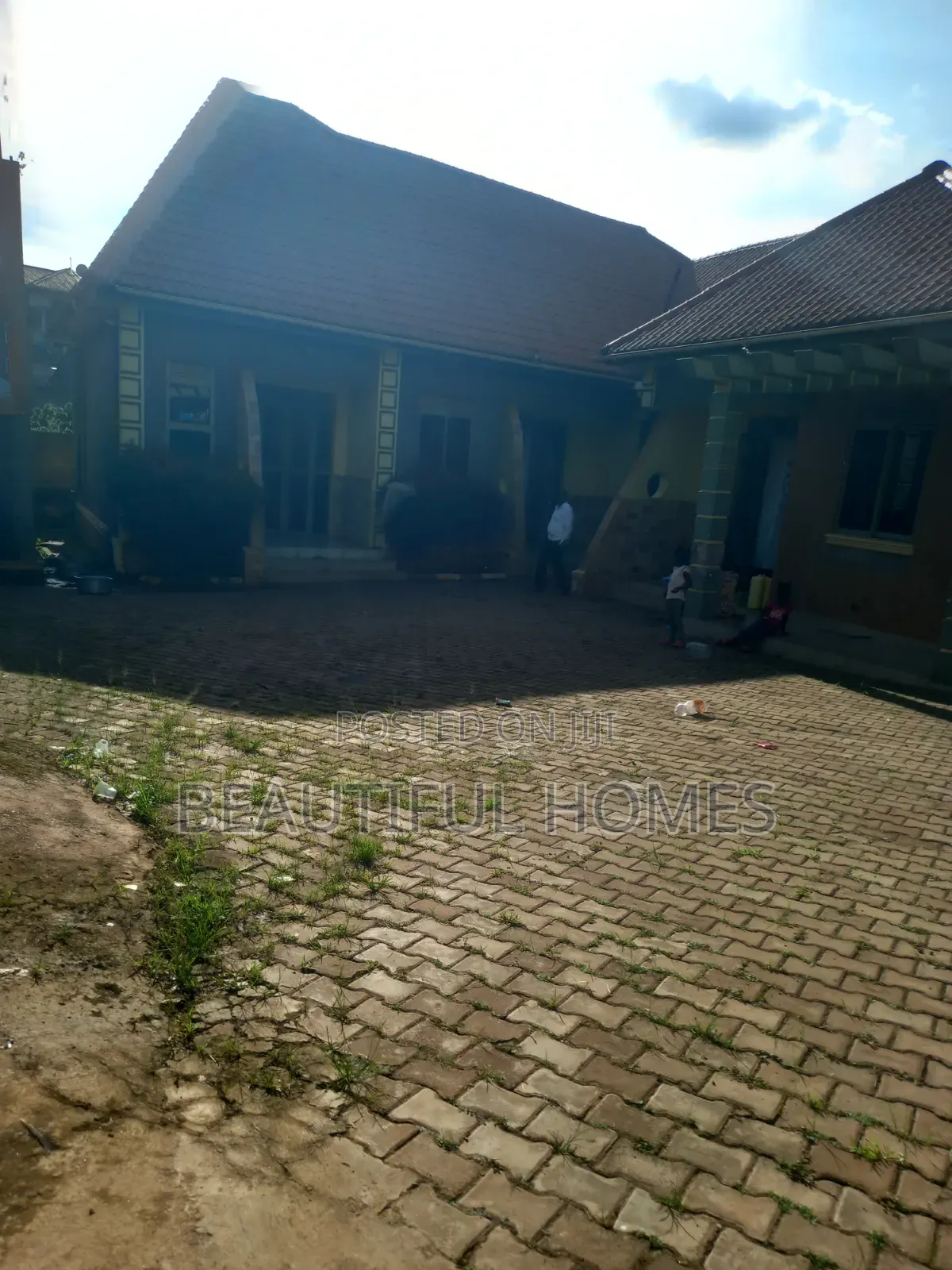 Furnished 2bdrm Apartment in Kira for sale