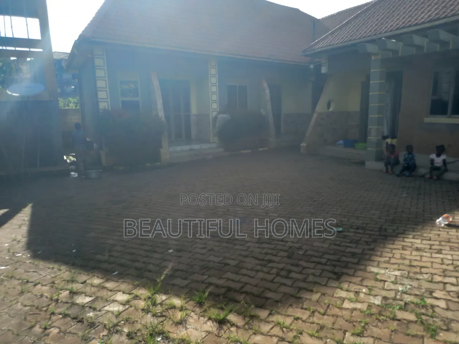 Furnished 2bdrm Apartment in Kira for sale