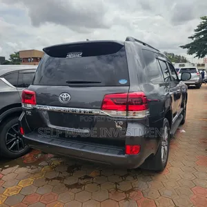 Toyota Land Cruiser 2018 Gray