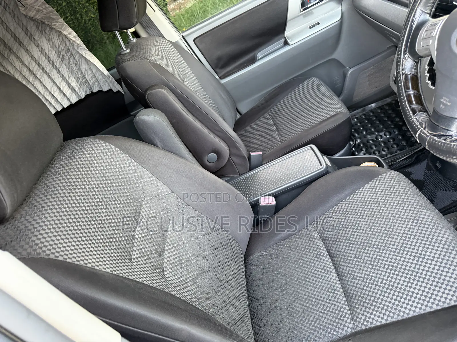 Toyota Noah 2.0 143hp FWD (7 Seater) 2009 Black