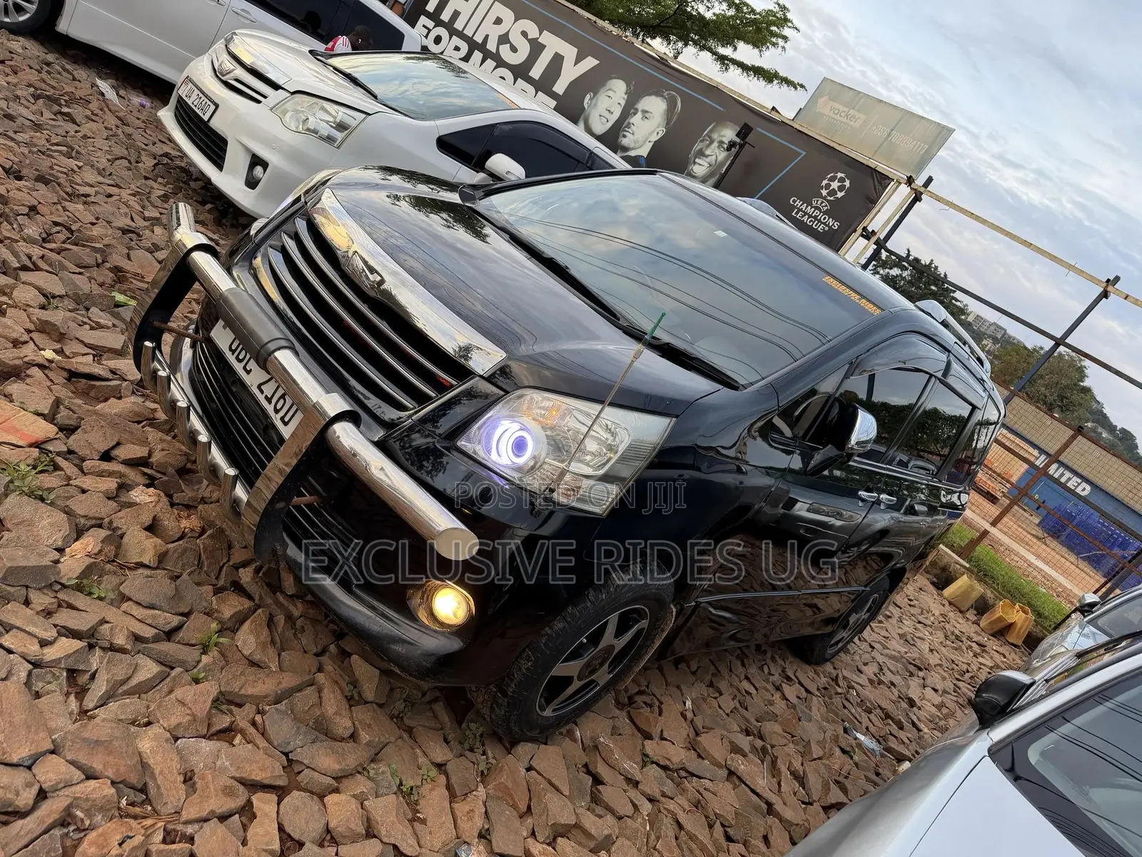 Toyota Noah 2.0 143hp FWD (7 Seater) 2009 Black