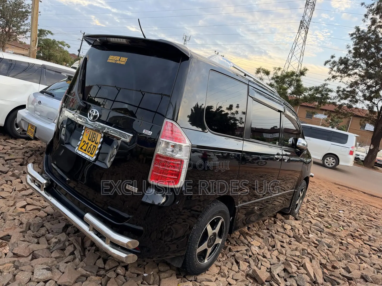 Toyota Noah 2.0 143hp FWD (7 Seater) 2009 Black