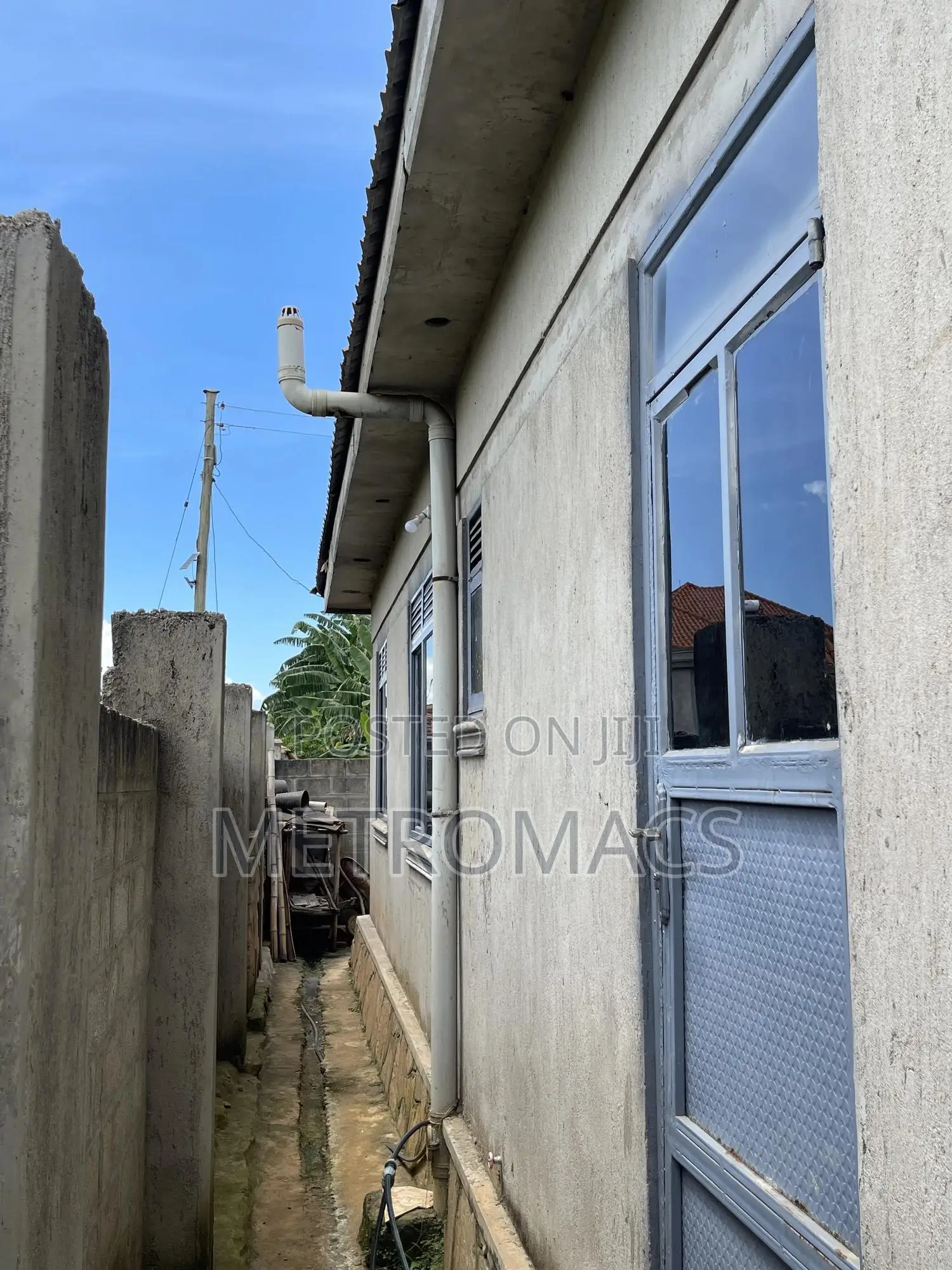 Furnished 3bdrm Bungalow in Jomayi, Division A for sale