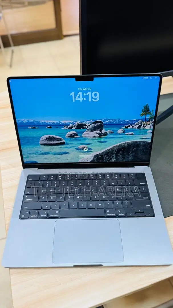 New Apple MacBook Pro 2023 M2 Max 14-inch 16GB Apple M2 SSD 512GB