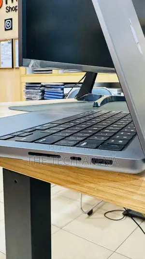 New Apple MacBook Pro 2023 M2 Max 14-inch 16GB Apple M2 SSD 512GB