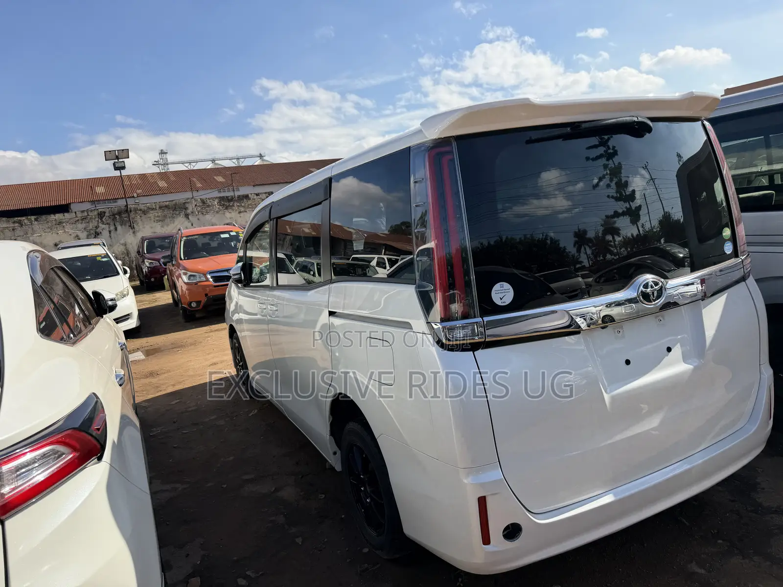 Toyota Noah 2.0 FWD (7 Seater) 2017 White