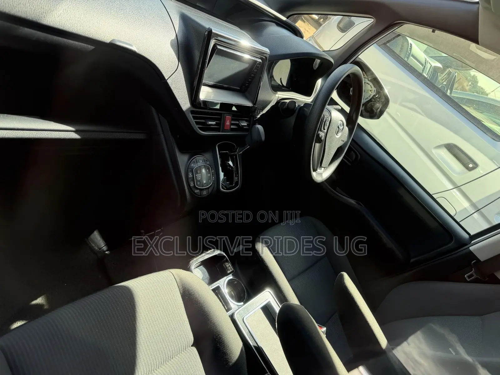 Toyota Noah 2.0 FWD (7 Seater) 2017 White