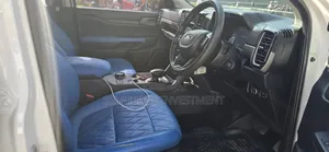 Ford Everest 2022 White