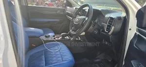 Ford Everest 2022 White