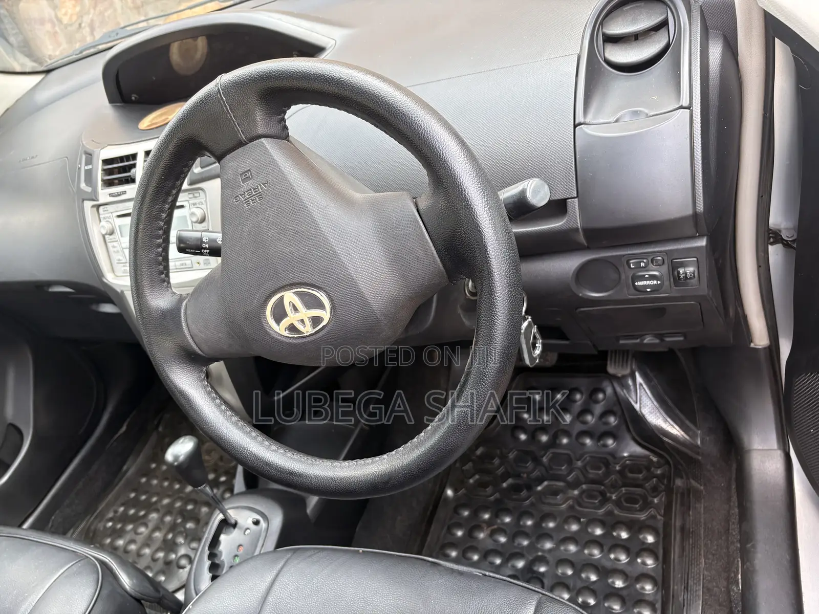 Toyota Vitz 2005 Silver