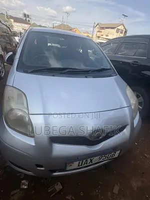 Toyota Vitz 2005 Silver