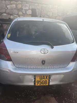 Toyota Vitz 2005 Silver