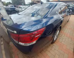 Toyota Crown 2016 Blue