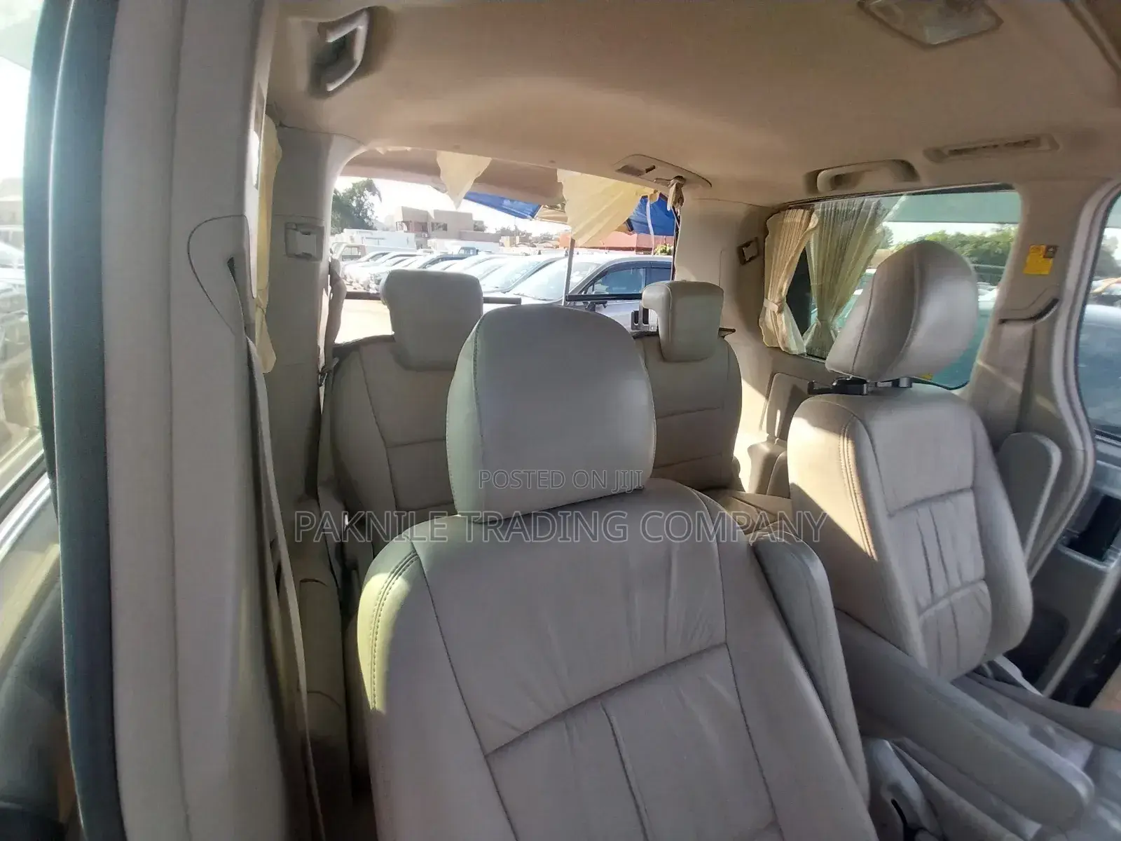 Toyota Noah 2.0 143hp AWD (8 Seater) 2013 Silver