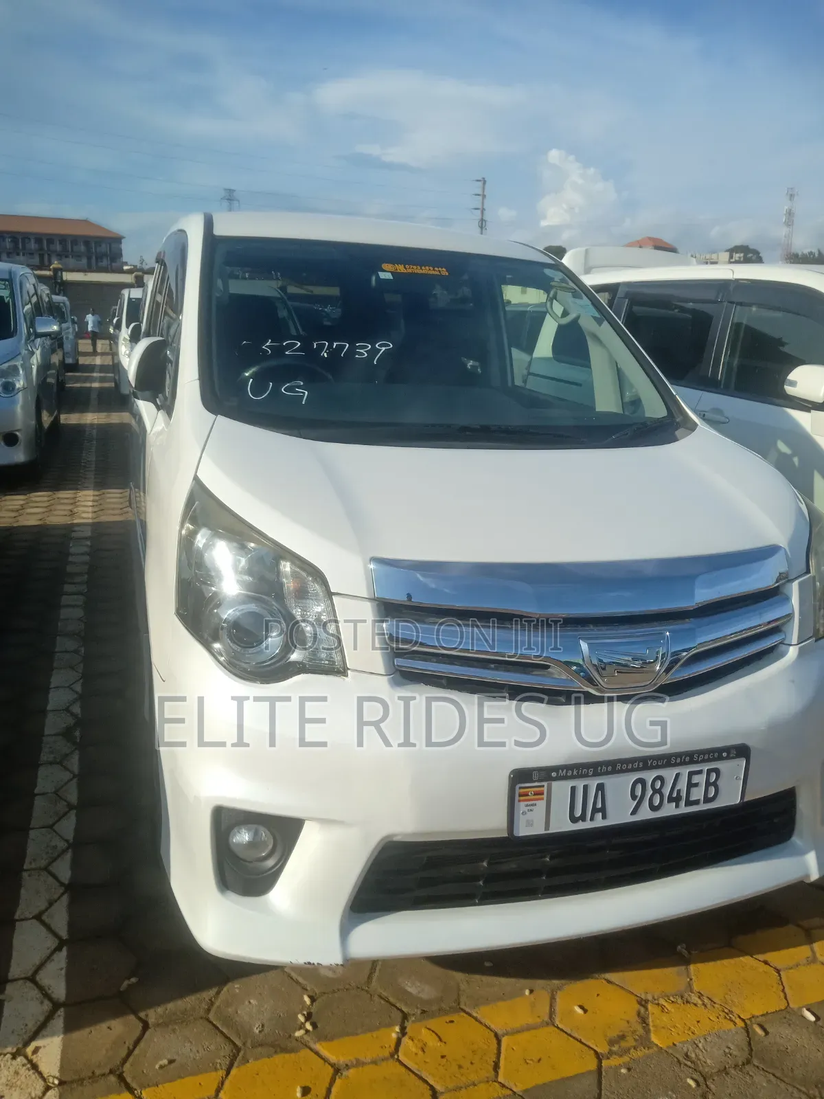 Toyota Noah 2012 White