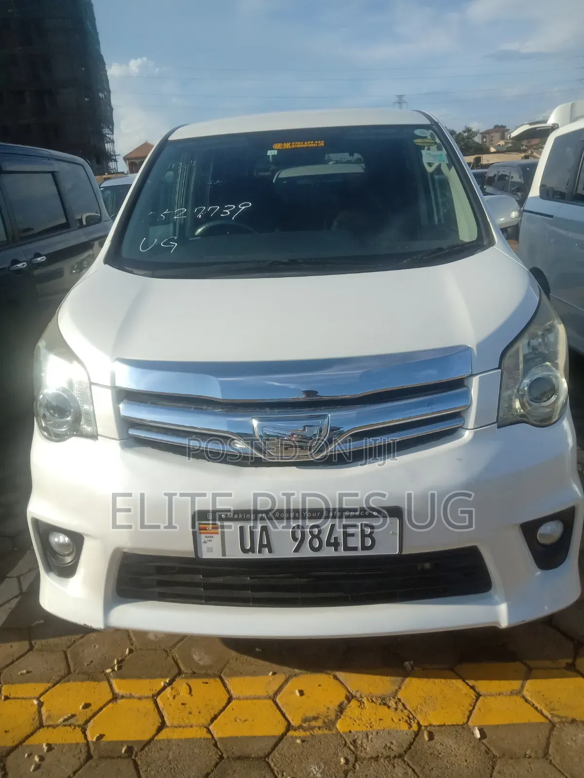 Toyota Noah 2012 White