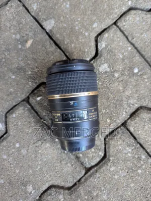 Tamron Sp Af 90mm F/2.8 Di Macro 1:1 Lens.