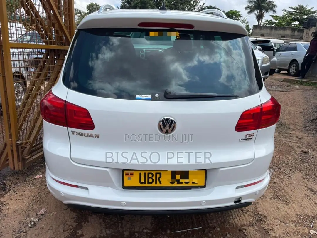 Volkswagen Tiguan R-Line 4dr SUV (2.0L 4cyl Turbo 6A) 2014 White