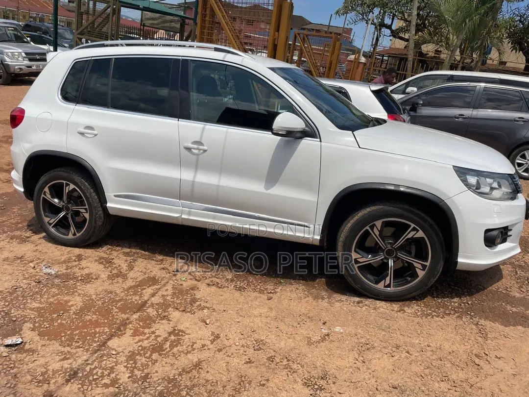 Volkswagen Tiguan R-Line 4dr SUV (2.0L 4cyl Turbo 6A) 2014 White