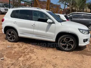 Volkswagen Tiguan R-Line 4dr SUV (2.0L 4cyl Turbo 6A) 2014 White