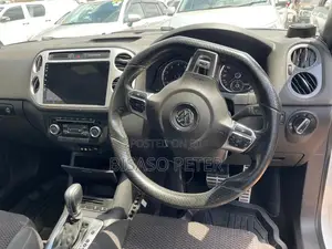 Volkswagen Tiguan R-Line 4dr SUV (2.0L 4cyl Turbo 6A) 2014 White