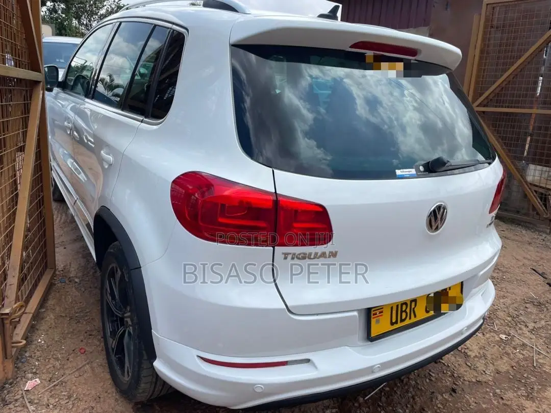 Volkswagen Tiguan R-Line 4dr SUV (2.0L 4cyl Turbo 6A) 2014 White
