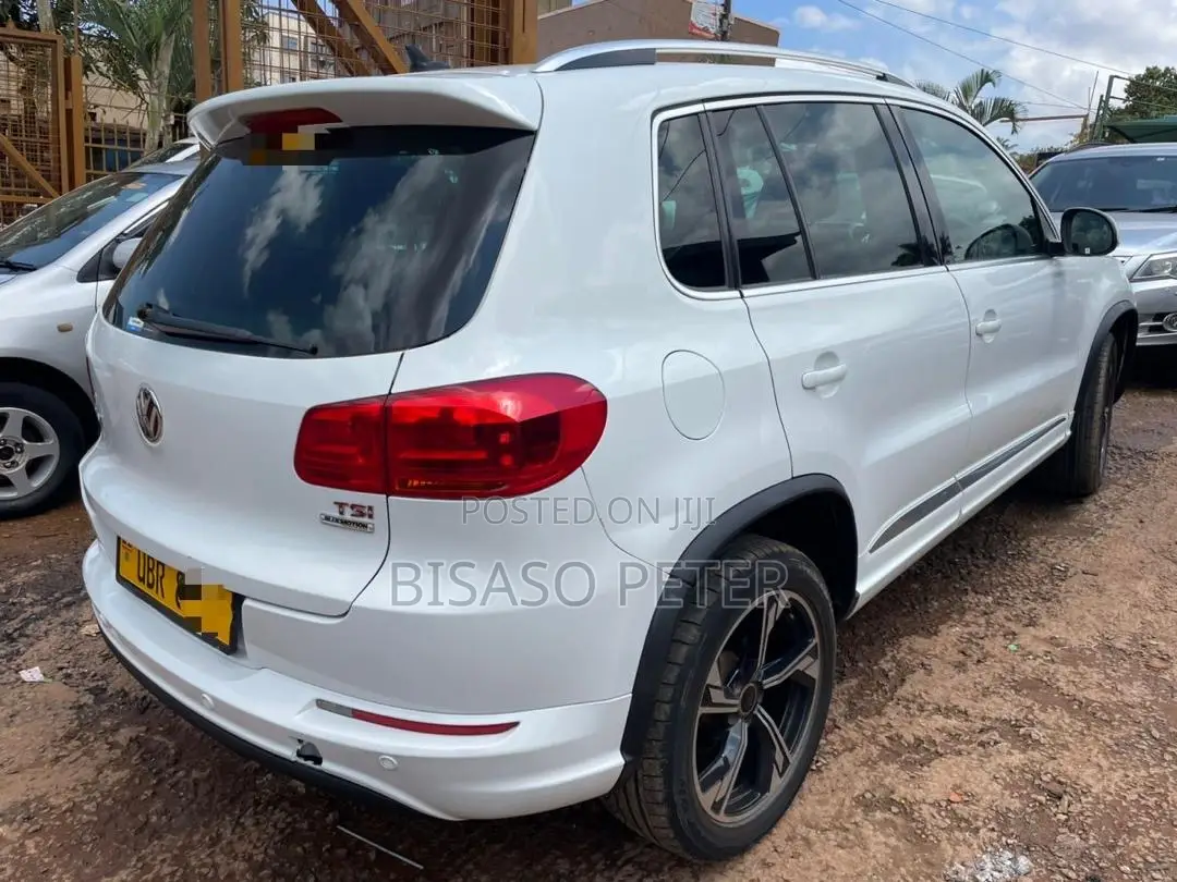Volkswagen Tiguan R-Line 4dr SUV (2.0L 4cyl Turbo 6A) 2014 White