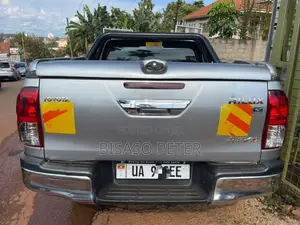 Toyota Hilux 2016 Gray